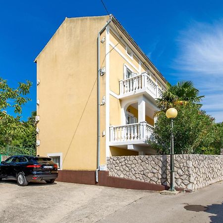 Beautiful Apartment In Omisalj With Kitchen Kültér fotó