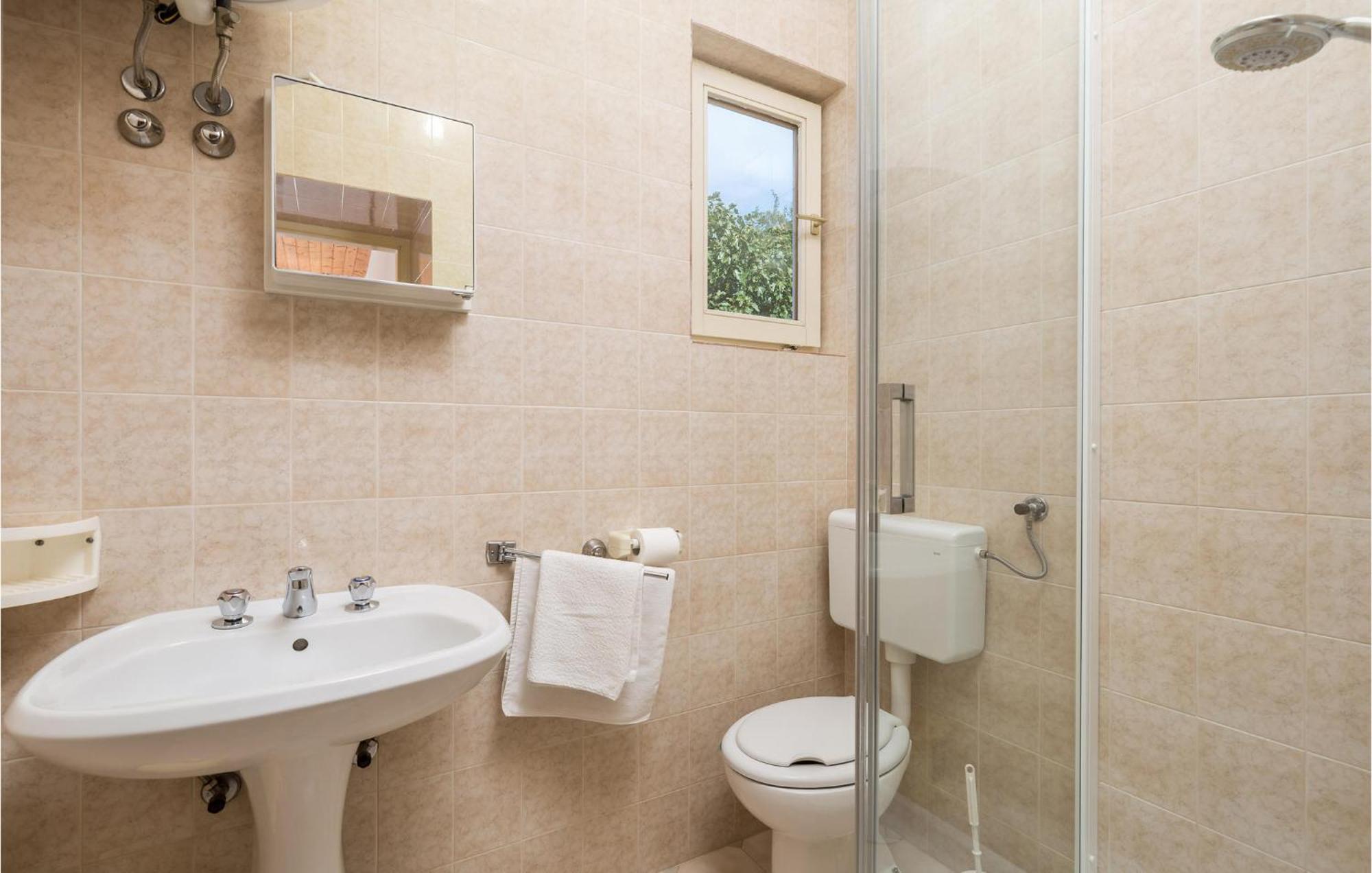 Beautiful Apartment In Omisalj With Kitchen Kültér fotó
