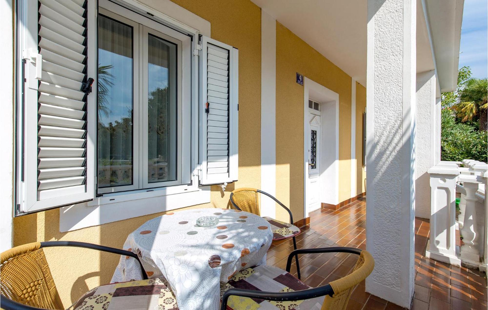 Beautiful Apartment In Omisalj With Kitchen Kültér fotó