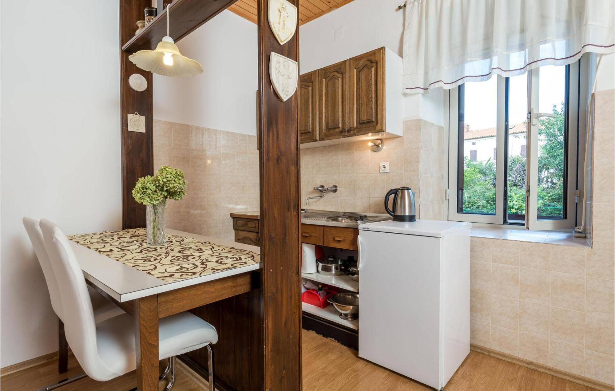Beautiful Apartment In Omisalj With Kitchen Kültér fotó